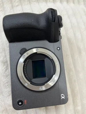 Sony FX30 بحالة ممتازة – بودي فقط مع in muscat