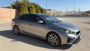 كيا K3 2021 رمادي صالون / سيدان مستعملة بحالة ممتازة مع مواصفات كوريا