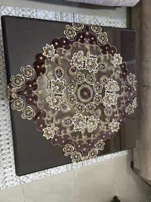 طاولة وسط ثقيله عليها سيكوريت زجاج 35