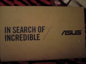 للبيع لاب توب ASUS بحالة ممتازة بالكرتونة