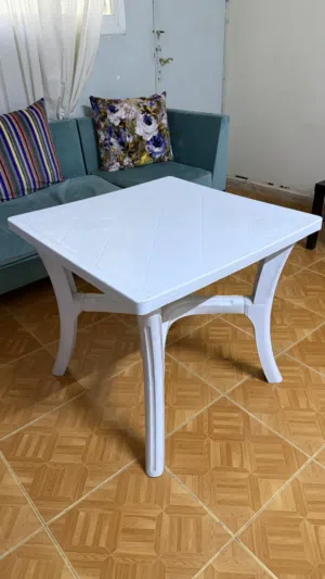 4 seater white plastic table