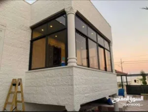 شبابيك المنيوم لون اسود زجاج عسلي مع المناخل  بحال الوكااااله ارتفع 150 عرض 200 عدد 10