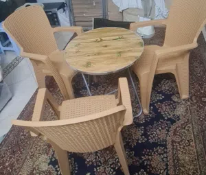 فرن كهربائي NIKAIوطاولة جميلة مع الكراسي للبيع بأسعار رمزية