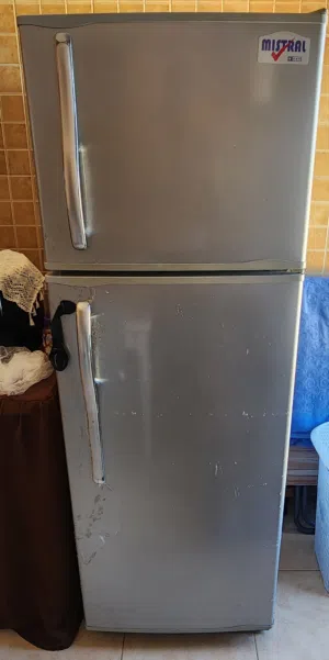 ثلاجة للبيع