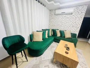 طقم زاويه تفصيل محلي شبه جديد غبره فش عليه معاه 11 محده كبار قياس 6 متر 3*2 مريح جدا وخشب ثقيل