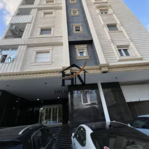 شقة جديدة في عمارة حديثه البناء في زاوية الدهماني شقة 200 متر مع باركينج