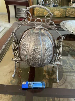 مضيفة نحاس مطلي ذهب