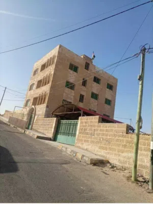 عماره للبيع مكونه من أربع طوابق حجر اربع واجهات مؤجره مدرسه حكوميه بعقد سنوي 14520 دينار الموقع مارك
