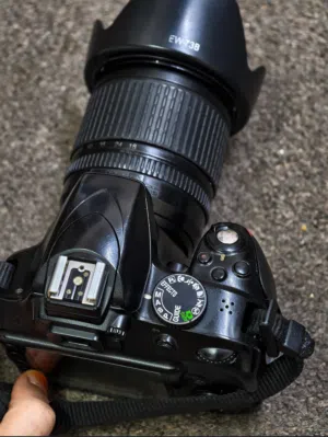 للبيع كاميرا Nikon D3300 بحالة ممتازة