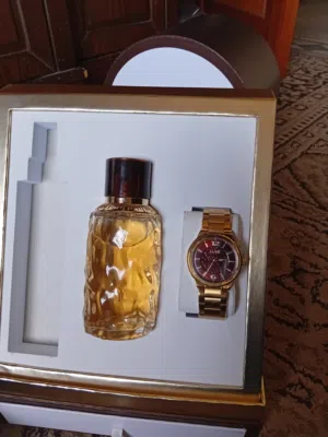 علبتين،عطر أصلي واحده لينك والثانيه سول وساعة يد اصليه نوع سول