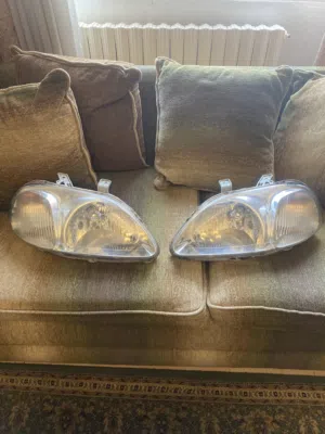 اضوية امامية هوندا سيفيك 96-98 اصلية بحالة ممتازة للبيع بسعر نهائي