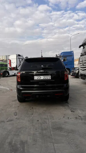 Ford explore 2011 3500 v6  تحتوي على سبع مقاعد وسعه تخزين كبيره