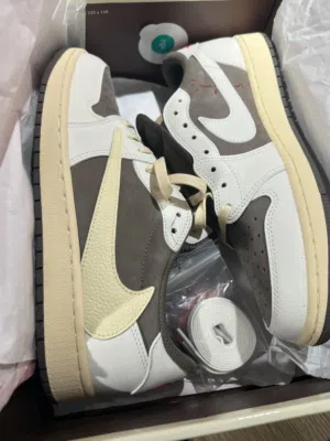 2019 Travis Scott Jordan 1 Low OG Mocha, brand new