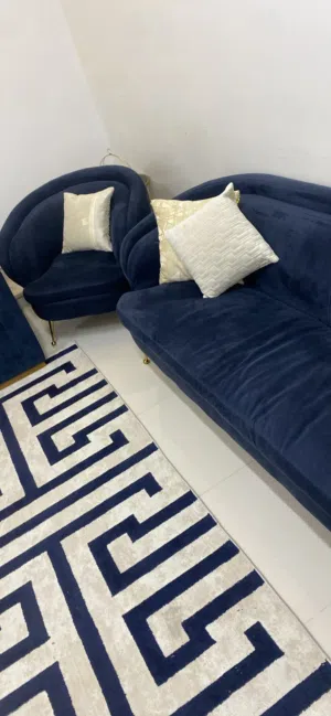 مجلس نظيف نللبيع مكون من 3 كنب كبار و 2 صغار