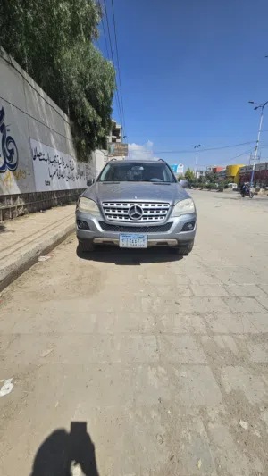 سيارة مرسيدس ml350 نظيفة (عرطة)