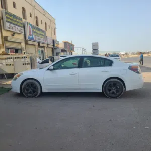 Nissan Altima 2008 For Sale 10/10 condition malika 12 months