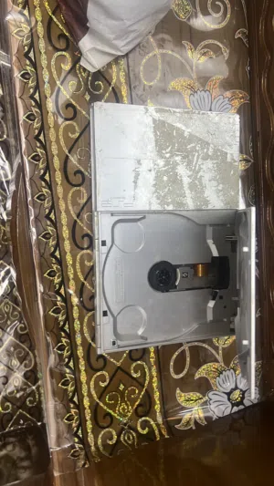 عيني بلي 2مستعمل بس نضيف وشغال وعندك الصاعقه جديده وعندك اثنين ايربود