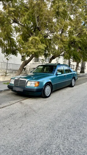 Mercedes Benz W124 E200 1991 اصلية