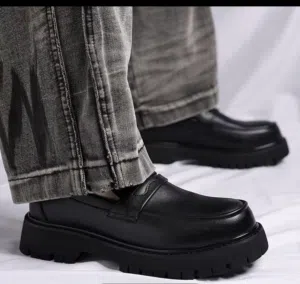 New formal black shoe