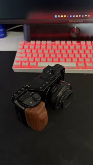 SONY A6400 CLEAN NO ISSUES WITH STOCK LENS AND CPL FILTER