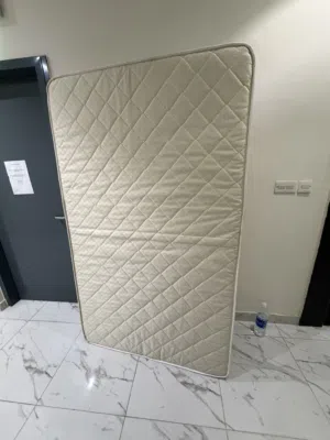White bed + closet (single)