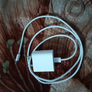 للبيع شاحن ابل الاصلي جديد