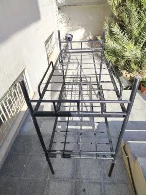 تخت حديد مستعمل مفرد طابقين بحاله جيده جدا