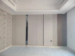 نقوم بجميع أعمال الاصباغ الداخلي والخارجي وأعمال الجبس والديكورات وبديل الرخام والخشب بأسعار مناسبه