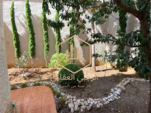 شقة / فاخرة / مع حديقة وترس 150م/ 220م / دير غبار