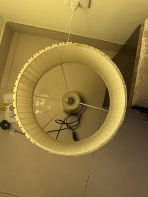 لمبة طاولة أنيقة ستايل كلاسيك بحالة ممتازة