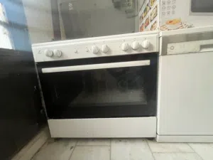 موجود غاز ممتاز كل العيون شغالات  والفرن شغال لايوجد عطل فيه  بسعر حرقق بس بخمسين دينار  ل التواصل ع