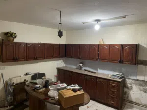 مطبخ مستعمل خشب 3 *4 متر طابقين