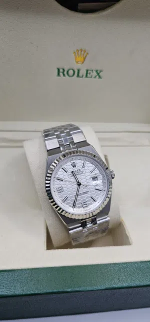 1:1 Rolex replica with swiss automatic movement