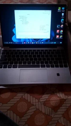 يوجد لدي لابتوب شبه جديد للبيع مستعجل الي يبغاه يتواصل علخاص