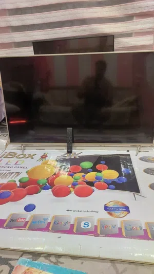 تلفزيون سمارت smart TV حجم 55 ماركة iBOX   الهيكل الداخلي سامسونك SAMSUNG  PANELمستخدم شاشة مفطورة