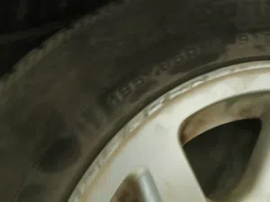 عرض تلاتة قومات