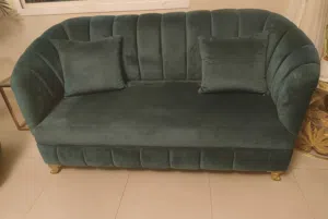 طقم كنب مخمل أخضر بتصميم الصدفة — شبه جديد Green Velvet Sofa Set — Shell Design
