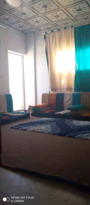 منزل بموقع جميل وشرح في حي المطلع قرب مسجد عمر بن عبد العزيز مع السطح ويوجد غرفة على السطح