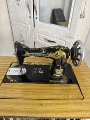 مكينه خياطة نوع (فراشه) مع ميز نضافه 100%