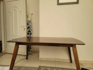 طاولة سفرة بدون كراسي