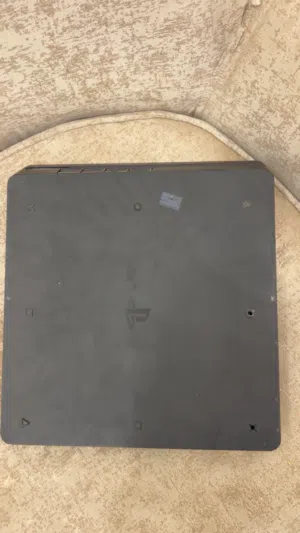 للبيع سوني 4 حاله ممتازه