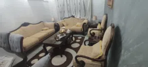 طقم كنب 7 مقاعد بحالة جيدة جدا