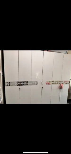 خزانة ف حالة الجديدة للبيع السريع لدواعي النقل