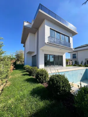 250 m2 5 Bedrooms Villa for Sale in Istanbul Büyükçekmece