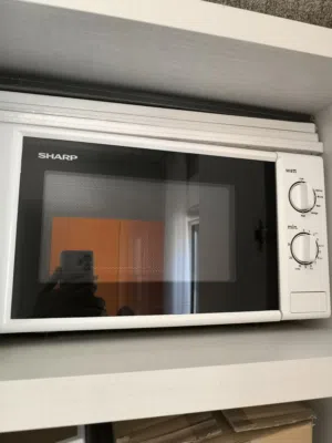 Sharp 20 - 24 Liters Microwave in Amman