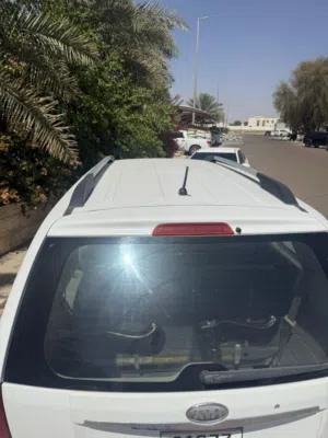 كيا 2009 لون ابيضّ