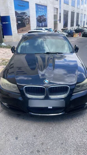 لون اسود  للبيع الفوري قابل للتفاوض سيدان Bmw 316i model 2011