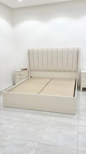 غرفة نوم سرير وتسريحه