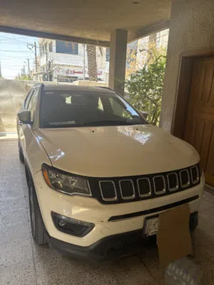 جيب - كومباس لون ابيض للبيع