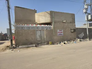 بيت مساحته 100 في البصره ابو الخصيب  قرب معمل الامي  بيت كامل مرتب  بي غرفتين وصالة مطبخ مفتوح ع  صا